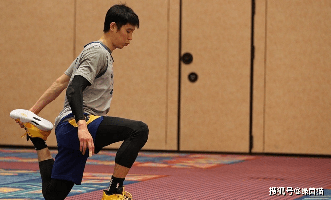 包含布鲁诺·费尔南德斯复出首秀出彩，武汉三镇主场爆冷金州勇士，豪取2连胜的词条